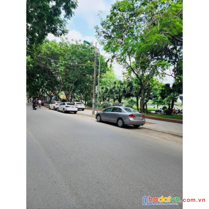 Bán nhà view hồ đền lừ, mặt phố, vỉa hè, kinh doanh đỉnh, vô cùng hiếm. 55m giá nhỉnh 19 tỷ