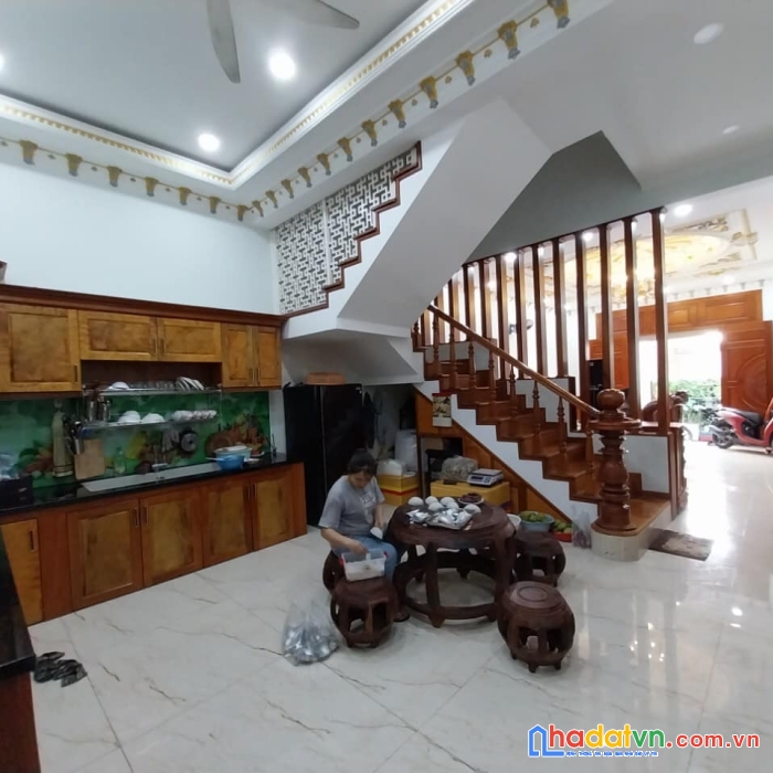 Hxh 1/ ngắn trung mỹ tây quận 12 - 74m2, ngang 5.4m, nở hậu, nội thất gỗ cao cấp - 3 tầng, 3 pn,