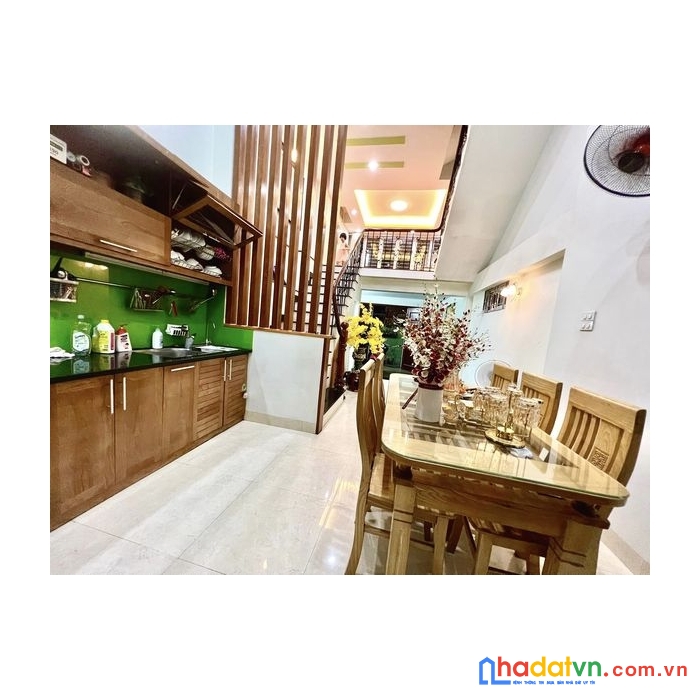 Bán gấp 106 hoàng quốc việt dt rộng ,mt khủng 8m,ô tô vào, kinh doanh vp, spa 80m -15.9 tỷ