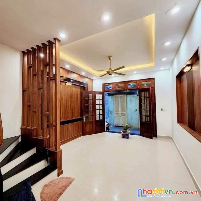 Bán nhà gần trường đại học bách khoa dt: 45m2 4 tầng mặt ngõ rộng 4m mt 6m - 5 phòng ngủ mặt ngõ