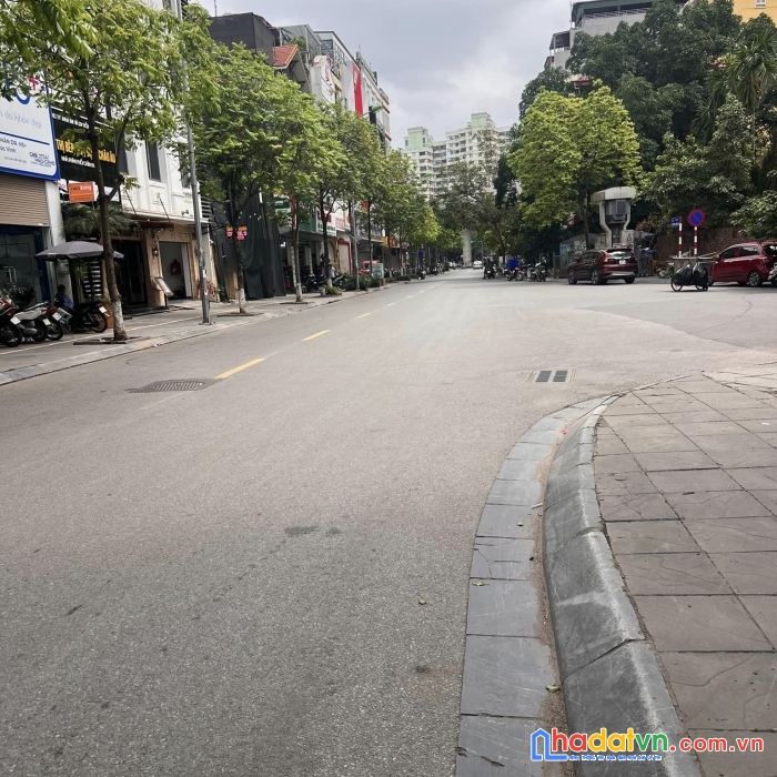 Bán nhà mặt phố trương công giai - vỉa hè đá bóng - kinh doanh sầm uất - giá 14.5 tỷ