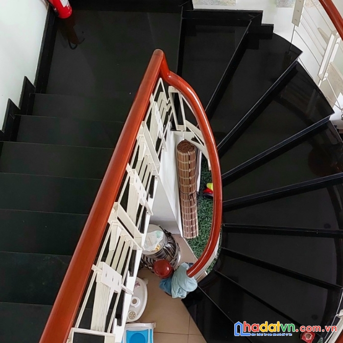 .nhà hàm nghi, 50m ra mt, ô tô đậu, 83m2, ngang 5.6, đẹp
