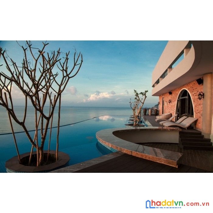 Cần bán khách sạn mặt tiền biển đà nẵng, gần bãi tắm thanh khê, đà nẵng.