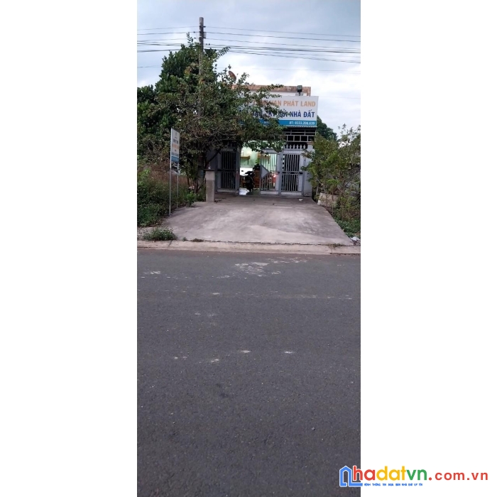 Chính chủ bán căn nhà vị trí đẹp tại khu đô thị đồng xoài 1 cách qlo 14 là 700m