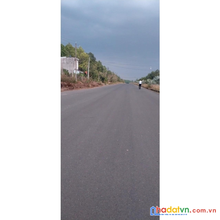 Chính chủ bán căn nhà vị trí đẹp tại khu đô thị đồng xoài 1 cách qlo 14 là 700m