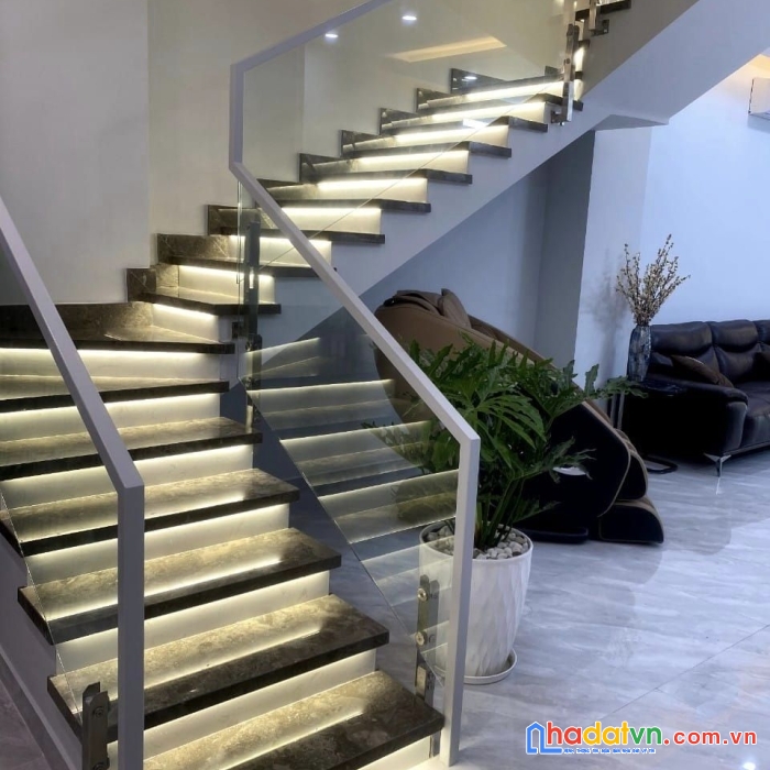 Nhà dưới 6 tỷ đủ công năng, hẻm xe hơi, ngang 5m, sát vách khu kiều đàm, him lam quận 7.