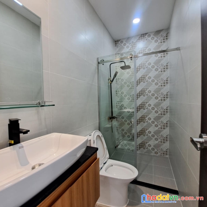 Hơn 6 tỷ có nhà gần chợ lớn 4x14m, 4 tầng, hxh.