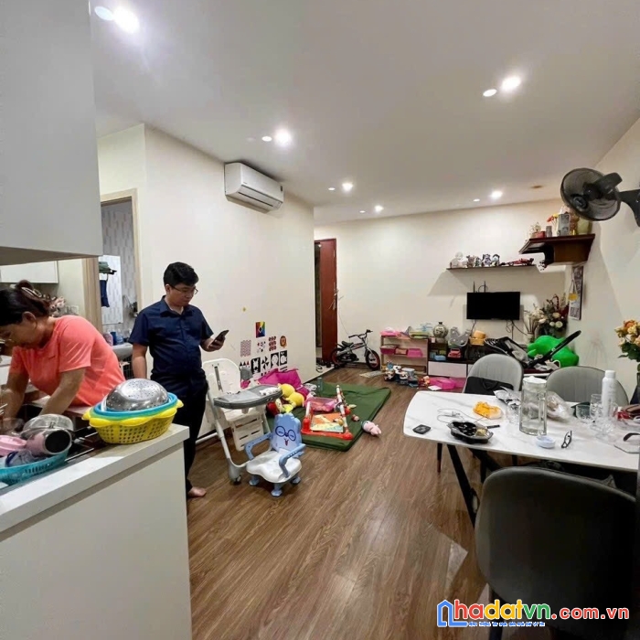 Bán gấp căn hộ cc toà tháp doanh nhân , dt 50.2 m2, 1n, t16 , giá 1.3 tỷ .