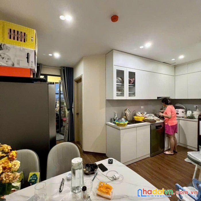 Bán gấp căn hộ cc toà tháp doanh nhân , dt 50.2 m2, 1n, t16 , giá 1.3 tỷ .