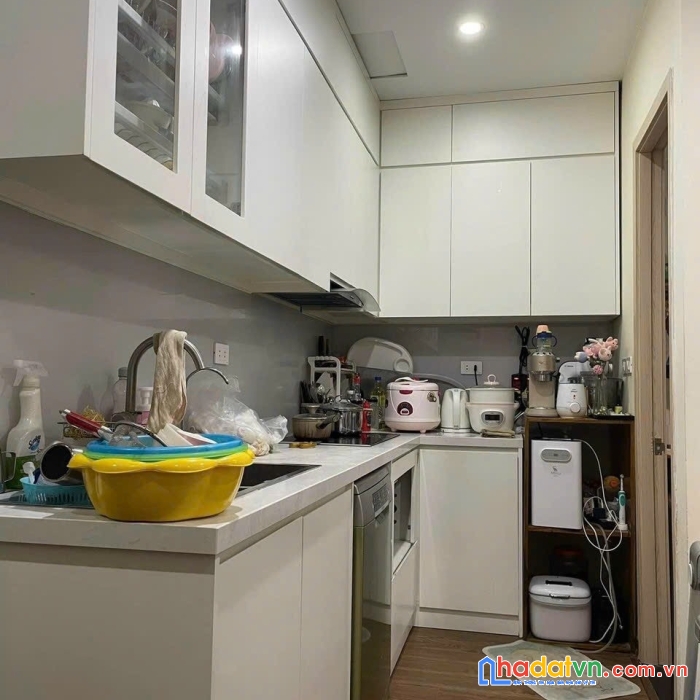 Bán gấp căn hộ cc toà tháp doanh nhân , dt 50.2 m2, 1n, t16 , giá 1.3 tỷ .