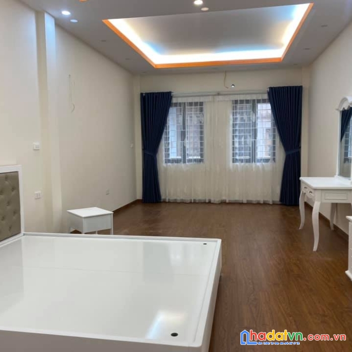 Bán nhà phố lạc long quân, cầu giấy 65m, 7 tầng, mt 4m. giá: 15.5 tỷ
