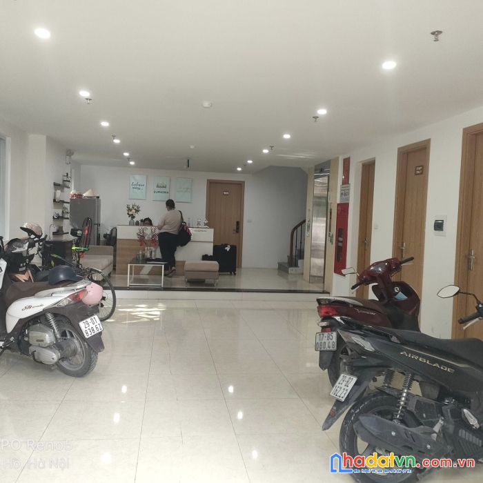 Toà căn hộ mới , 8 tầng , 160m, mt : 8m tại khu phố tây quận tây hồ
