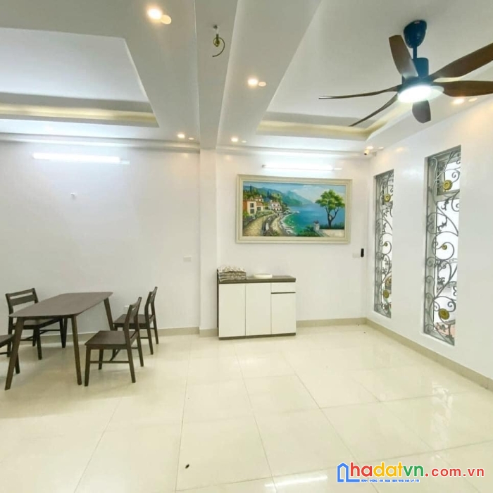 Bán nhà cầu giấy, 56m2 ô tô đỗ, mặt tiền 6m rộng, đẹp nhất phố, 11 tỷ