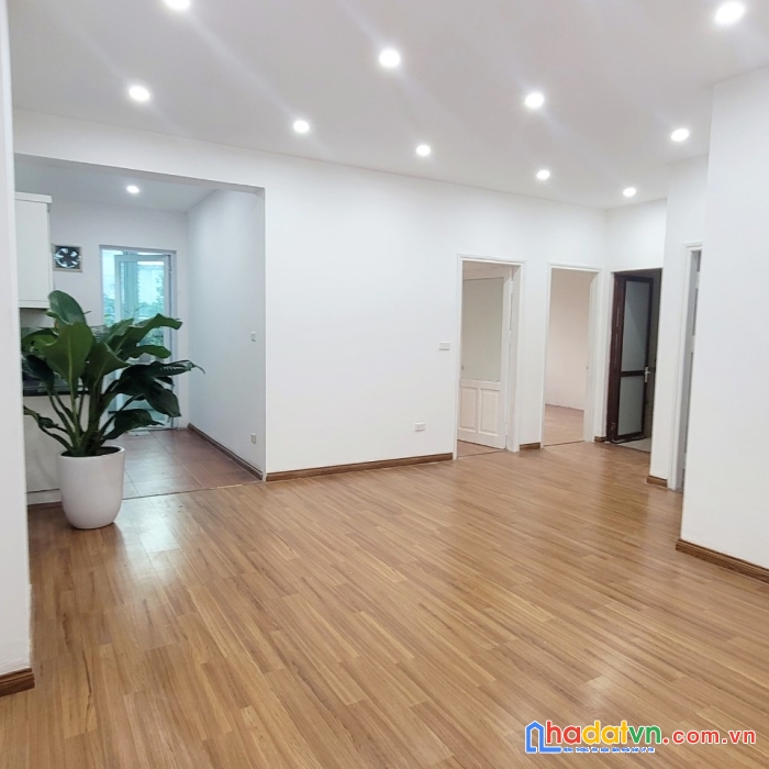 Bán gấp căn hộ 3 ngủ tầng đẹp ct2 bắc linh đàm sổ đỏ chính chủ giá 2 tỷ3