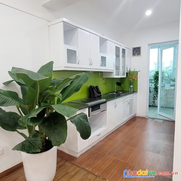 Bán gấp căn hộ 3 ngủ tầng đẹp ct2 bắc linh đàm sổ đỏ chính chủ giá 2 tỷ3
