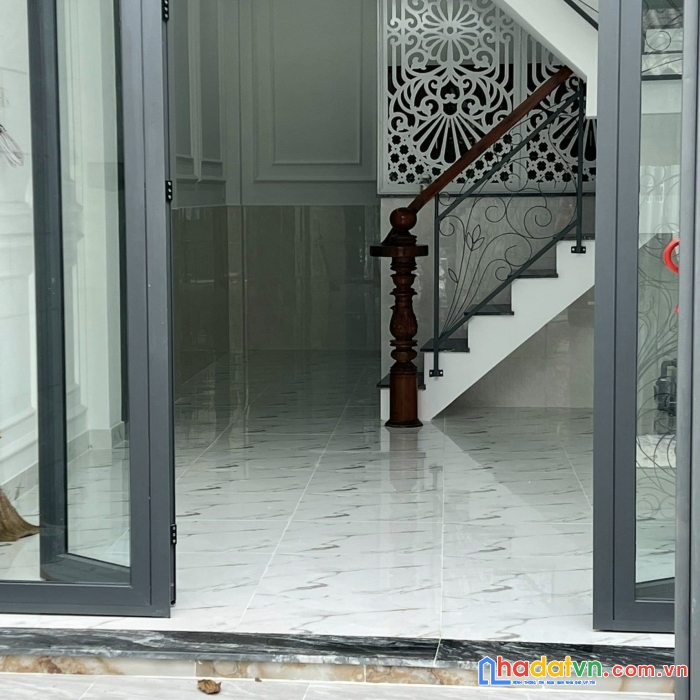 Nhà sát mặt tiền kinh doanh sầm uất chợ bùi minh trực.