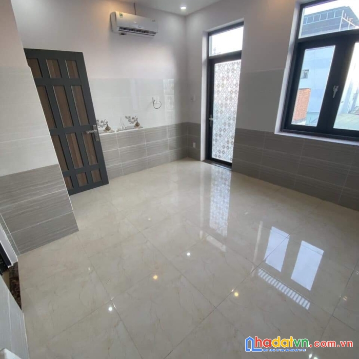 Ngộp bán nhà  âu cơ 64m2 - 3 tấm mới - hem 8m