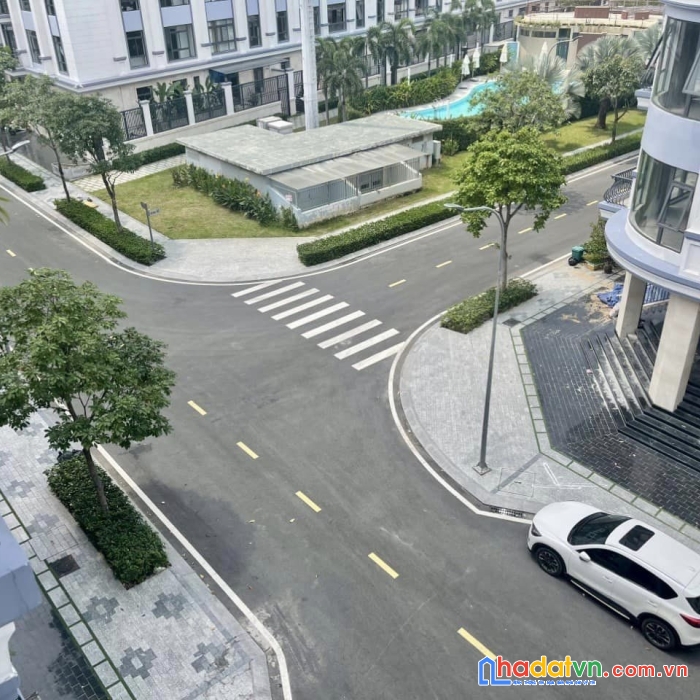 Vạn phúc city giá tốt nhất.  nhỉnh 28tỷ. 198m. 5 tầng. có thang máy