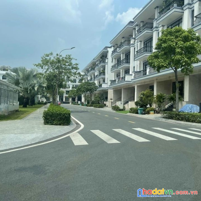 Vạn phúc city giá tốt nhất.  nhỉnh 28tỷ. 198m. 5 tầng. có thang máy