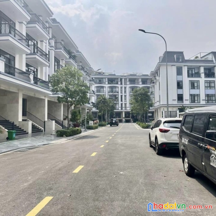 Vạn phúc city giá tốt nhất.  nhỉnh 28tỷ. 198m. 5 tầng. có thang máy