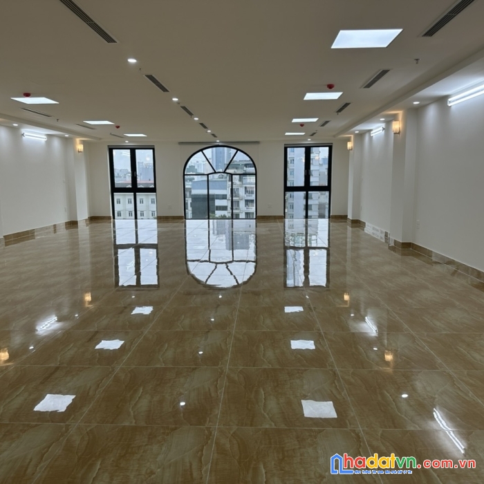 Bán nhà phố hào nam, đống đa 500m, 11 tầng, mt 18m. giá: 200 tỷ