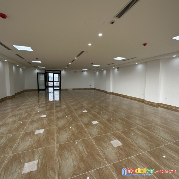 Bán nhà phố hào nam, đống đa 500m, 11 tầng, mt 18m. giá: 200 tỷ