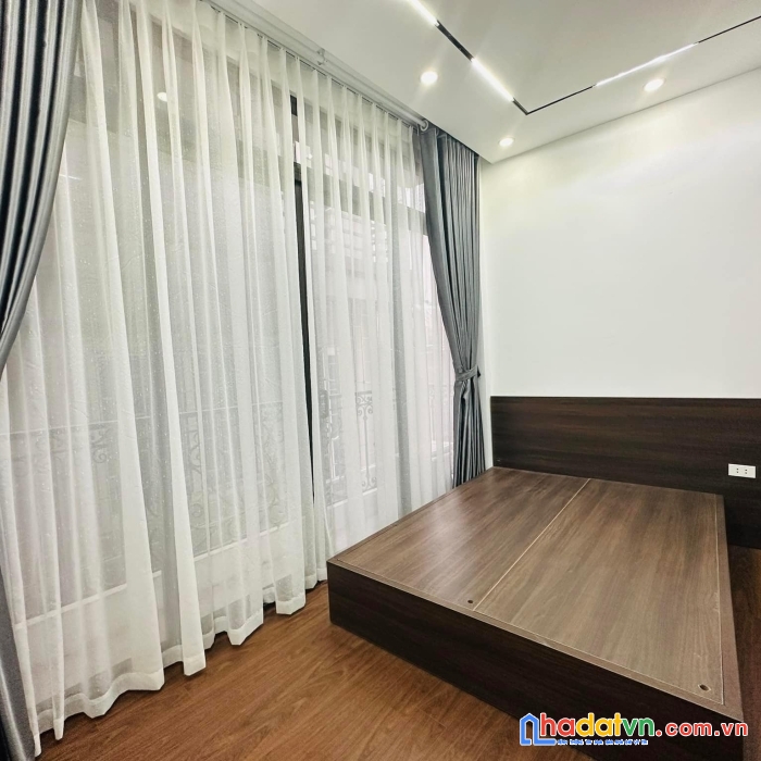 Bán nhà yên hoà 36m x 4 tầng, lô góc, nhà rộng đẹp