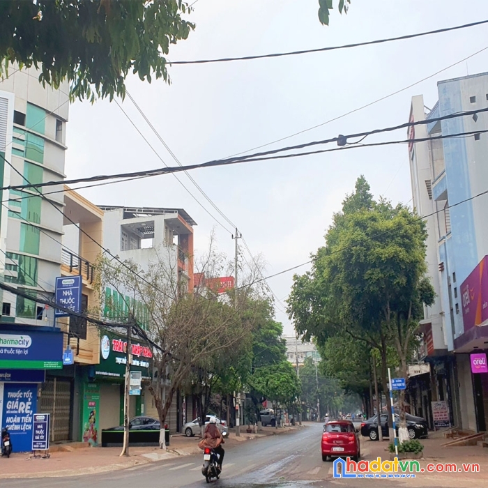 Chủ cần bán gấp: khu đất 2 mặt tiền đắc địa, tại tt tp. buôn ma thuột
ngay trung tâm thương mại