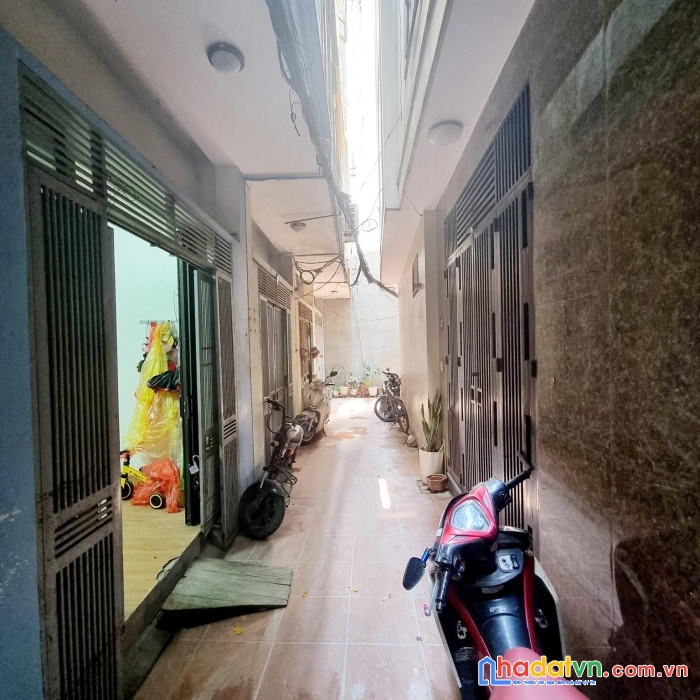 Nhà đẹp ở luôn - ô tô gần - an ninh tốt