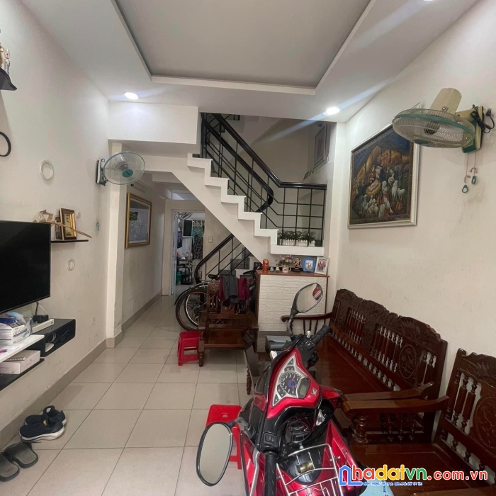 Hàng hiếm 4 tầng, hẻm 4m huỳnh văn bánh, vị trí cực đẹp, an ninh, 4pn, 4wc, 35m2, 6.4 tỷ