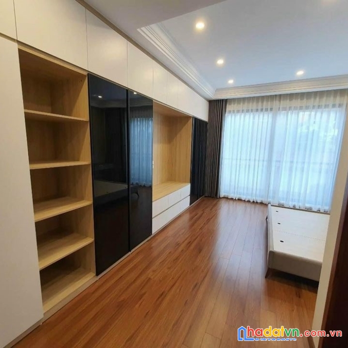 Bán gấp nhà bể bơi la khê, hà đông, 30m2, 5 tầng ô tô đỗ cửa giá 3.x tỷ