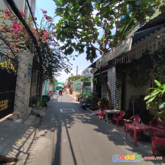 Mặt tiền nhựa 6m ngay quận ủy bình tân-ở và kinh doanh -sát tên lửa - giá đầu tư.