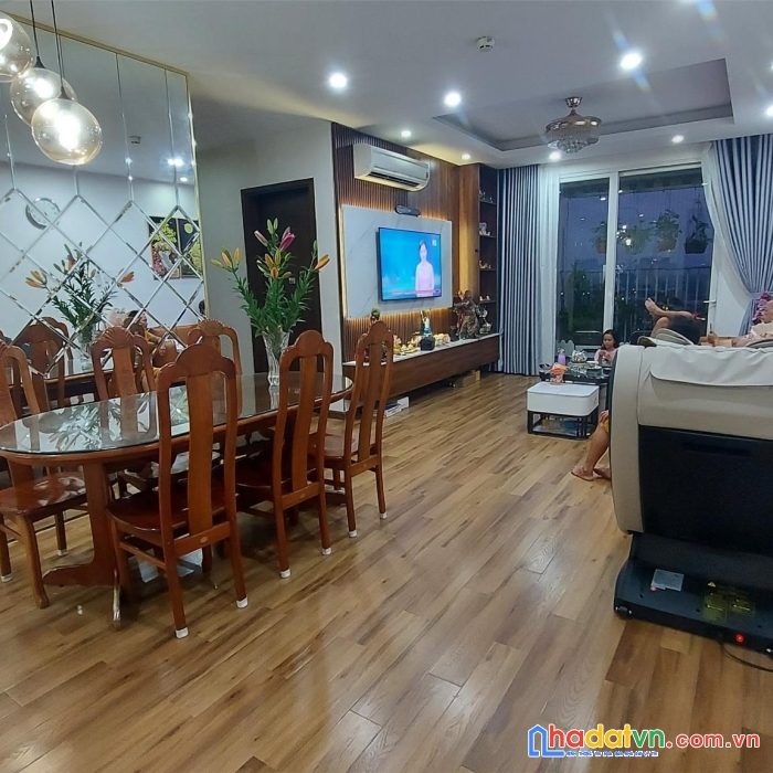 Chủ nhà bán gấp căn hộ 03 ngủ tòa no2 ngoại giao đoàn trong tháng 5 này