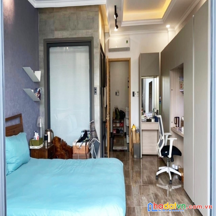 Mặt tiền nguyễn khuyến,4,5x15m,6 tầng sân để oto, thang máy. 10,5 tỷ.