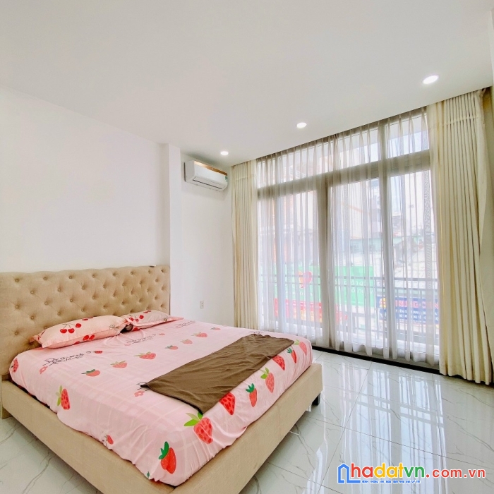 Bán nhà mặt tiền thích quảng đức quận phú nhuận 209m2 giá chỉ 16 tỷ,công chứng ngay