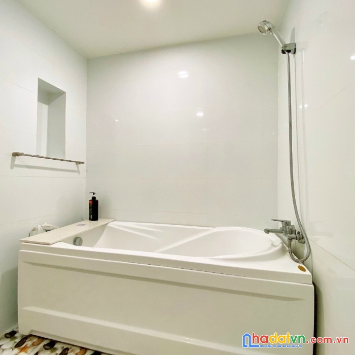 Bán nhà mặt tiền thích quảng đức quận phú nhuận 209m2 giá chỉ 16 tỷ,công chứng ngay