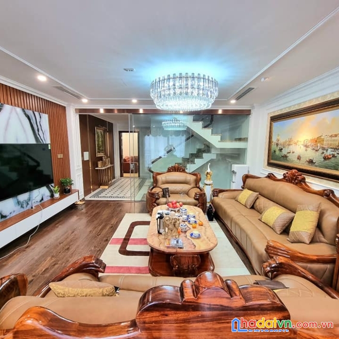 Bán nhà mặt phố triệu việt vương, hai bà trưng 200m, mt 9m. giá: 135 tỷ
