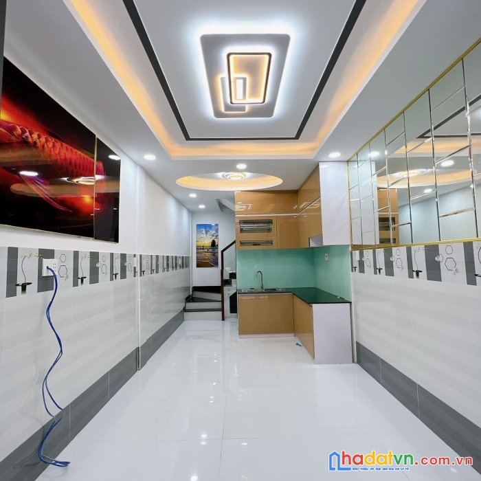 Nhà mới  đoàn văn bơ , 3 lầu, 3wc, dt 3mx7.2m giá 4ty5