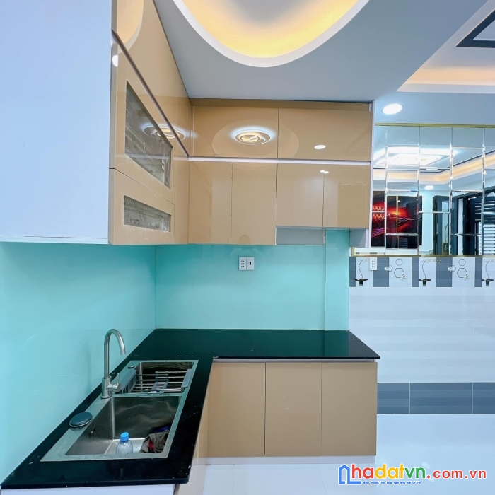 Nhà mới  đoàn văn bơ , 3 lầu, 3wc, dt 3mx7.2m giá 4ty5