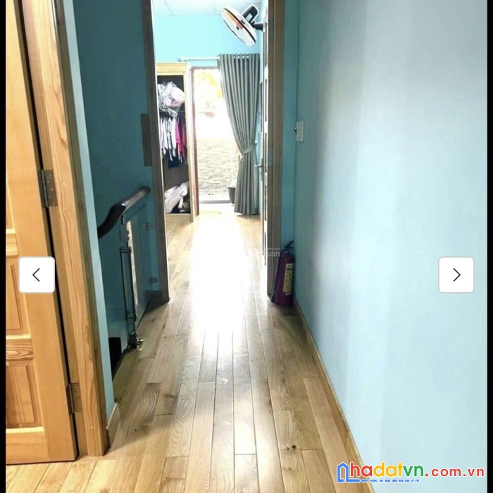 Bán nhà tân phú, 83m2, 1 trệt 1 lửng ( lửng lót sàn gỗ )2 pn, 2wc, hẻm xe hơi, sát mặt tiền đường,