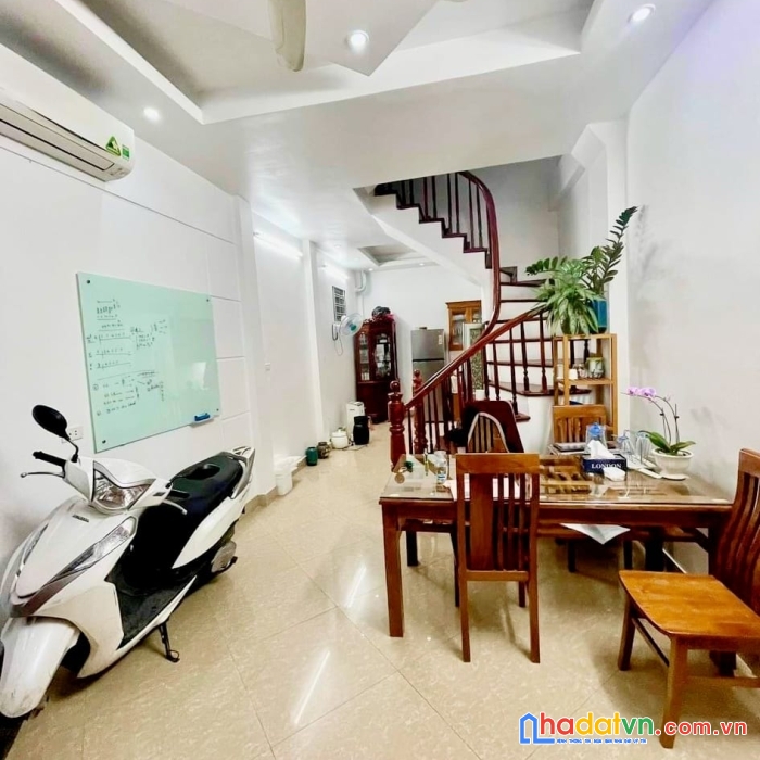 Chỉ hơn 4 tỷ nhà đẹp thoáng fun nội thất xịn sò khách về ở luôn dt:36m2 4 tầng mt: 3.6m 4 phòng