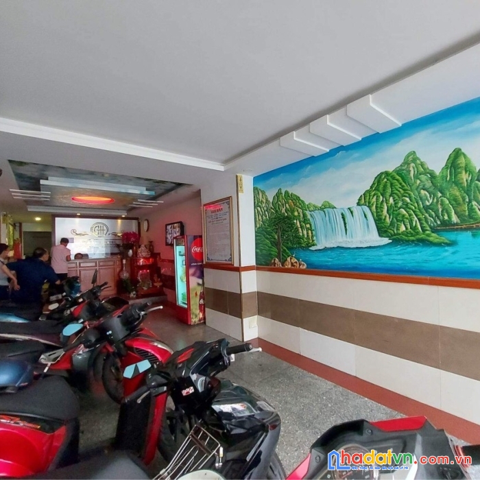 Bán khách sạn 6 tầng có thang máy , doanh thu gần 300tr/ tháng
