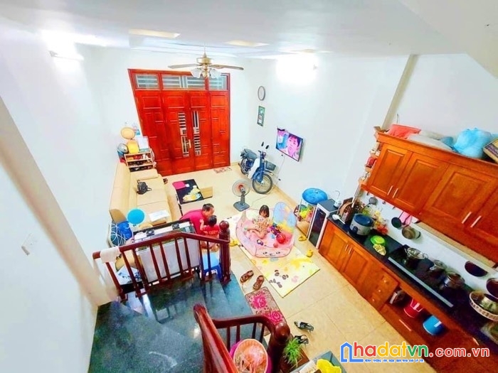 Bán nhà hoàng cầu ô tô đỗ cổng (7m)-sổ nở hậu 42m 5ty05