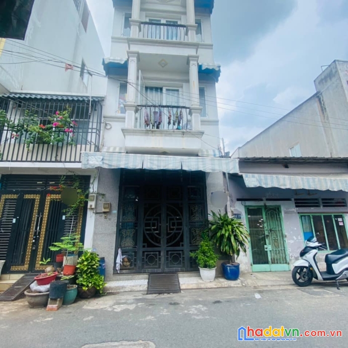 Kế aeon tân phú,4 tầng mới ở ngay, hẻm xe tải thông , cần bán gấp.