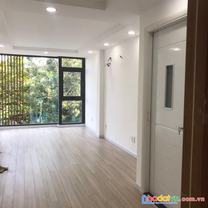 Bán nhà mt lý chính thắng 5 lầu nở hâụ. dòng tiền cho thuê 45tr/th . còn hd 3 năm.