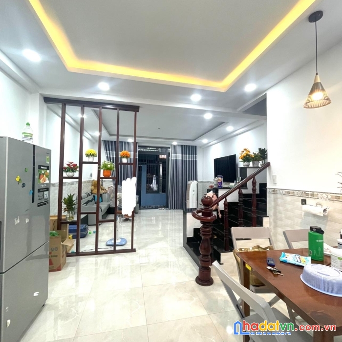 Thống nhất 50m2 sổ vuông mới ở ngay, chính chủ 20 năm, 2 mặt hẻm - dt rộng sổ vuông - nhà đẹp ở