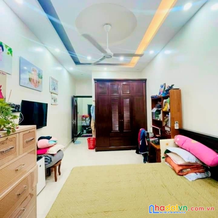 Bán nhà 4 tầng phố tôn đức thắng phường hàng bột quận đống đa dt:36m2 3 phòng ngủ giá: 4x tỷ.
