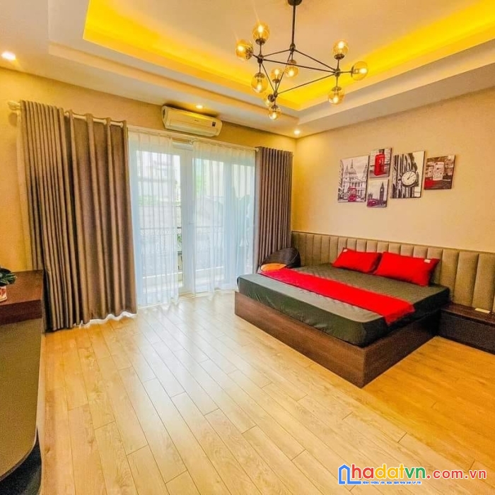 Bán nhà mặt phố trung hòa, cầu giấy 200m, 8 tầng, mt 9m. giá: 121 tỷ