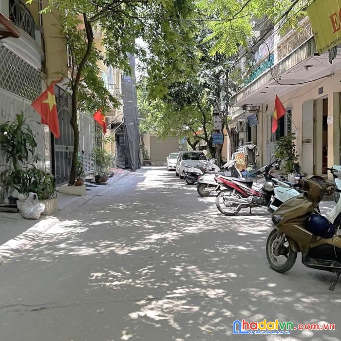 Cực hiếm bán nhà chính chủ, gara 2 ôtô, gần phố, ở luôn, cầu giấy 60m2,kd, giá 11tỷ8