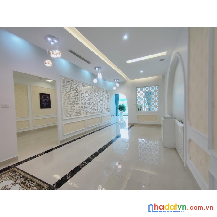 Bán siêu mẫu mặt phố ngọc thụy, 9 tầng, lô góc, hầm gara ô tô, nở hậu, gần nút giao đường 40m